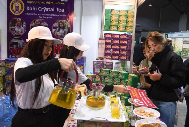 
Шафрановый чай, антиквариат и драгоценные камни представили на выставке афганских товаров в Алматы
