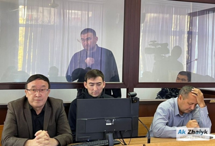 В Атырау начался открытый суд по громкому делу о смертельном избиении на рынке 56-летнего мужчины
