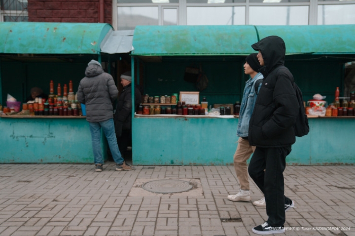 Сделано бабушкой. Кто и почему продает закрутки на улицах Астаны?