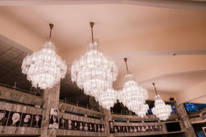 "Внимание, опасная зона!" Что происходит с театрами Алматы