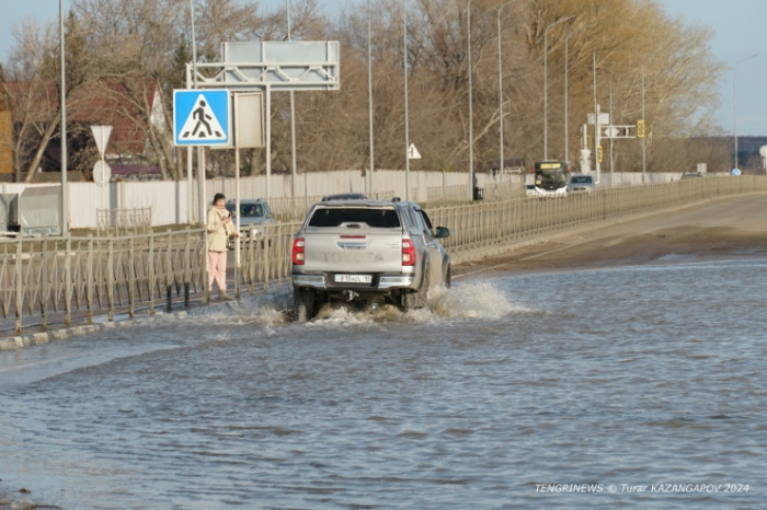 "Есть еще за что бороться". Кадры из затопленного Петропавловска