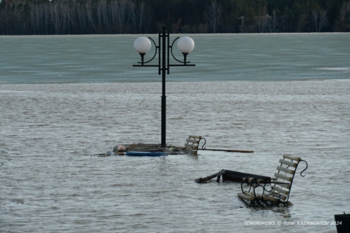 "Есть еще за что бороться". Кадры из затопленного Петропавловска