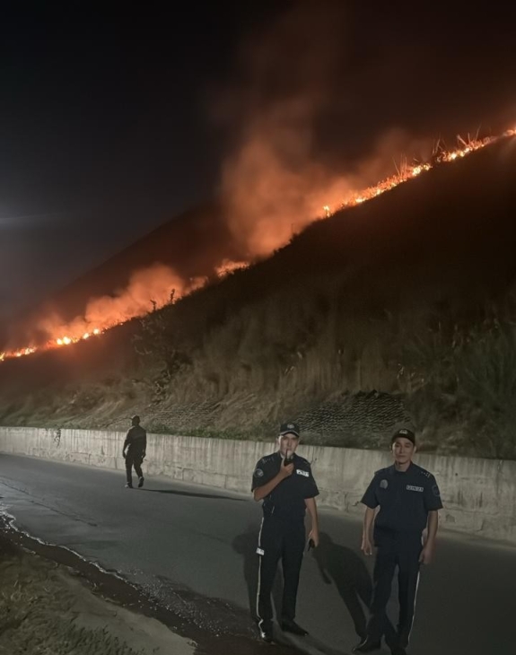 Пожар на горе Кенсай в Алматы: огонь удалось локализовать
Пожар на горе Кенсай в Алматы: огонь удалось локализовать