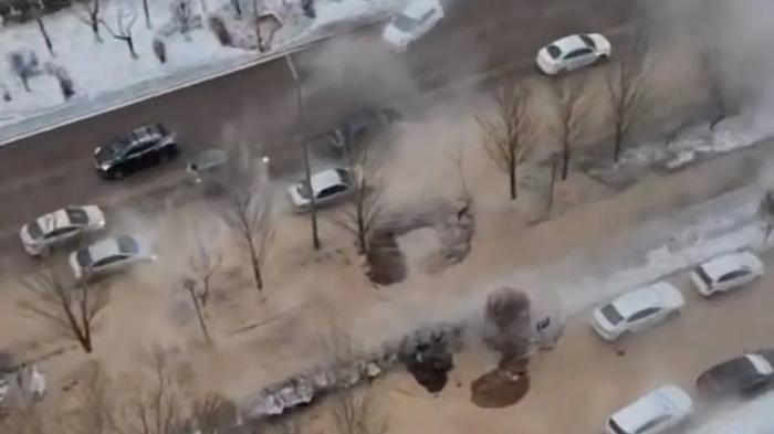 Теплотрассу повредили в центре Астаны
Теплотрассу повредили в центре Астаны