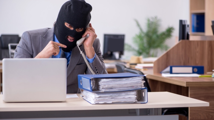 "Мои деньги! Что хочу, то и делаю!": пенсионерка перевела деньги мошенникам, несмотря на все уговоры "Мои деньги! Что хочу, то и делаю!": пенсионерка перевела деньги мошенникам, несмотря на все уговоры