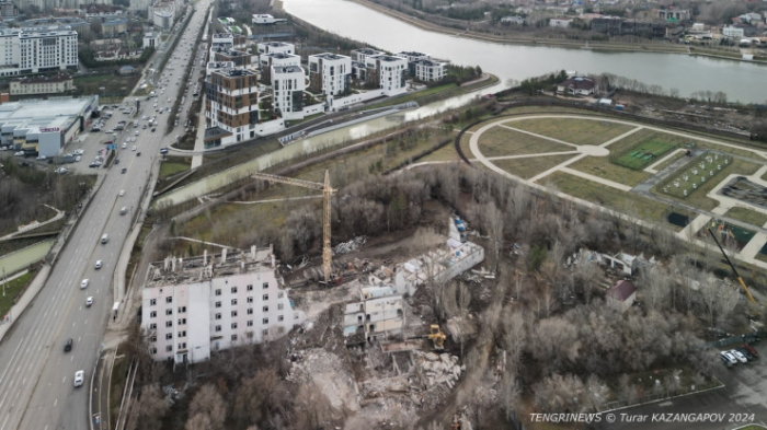 В центре Астаны сносят бывший Дом престарелых: что построят на его месте