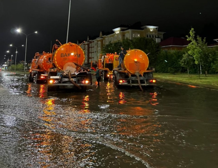 Астана снова "поплыла": дождь вызвал пробки на дорогах столицы