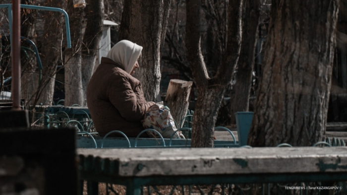 "Мечтаю купить новое платье, но все уходит на продукты". Почему казахстанские пенсионеры вынуждены работать? "Мечтаю купить новое платье, но все уходит на продукты". Почему казахстанские пенсионеры вынуждены работать?