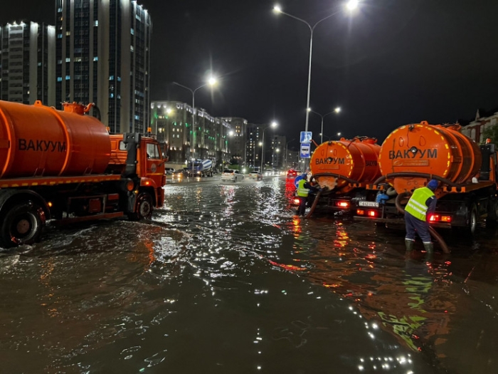 Астана снова "поплыла": дождь вызвал пробки на дорогах столицы