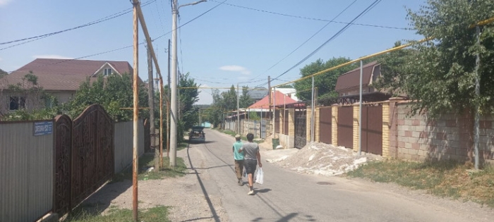 КамАЗы приезжают по ночам, без номеров. Жители микрорайона рядом с Кок-Тобе почти год борются с беспределом