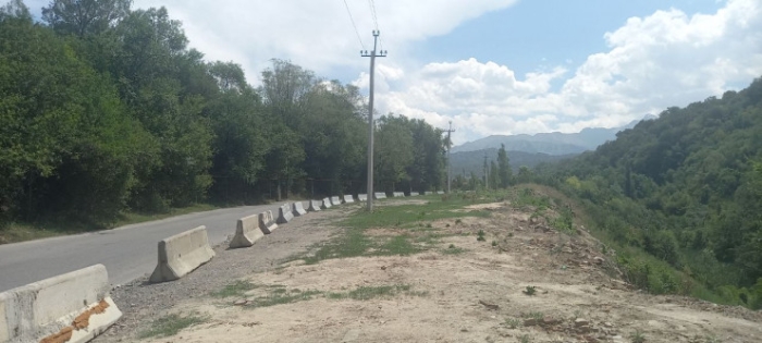 КамАЗы приезжают по ночам, без номеров. Жители микрорайона рядом с Кок-Тобе почти год борются с беспределом