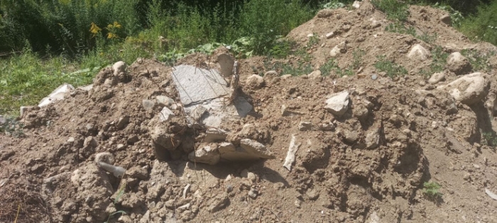 КамАЗы приезжают по ночам, без номеров. Жители микрорайона рядом с Кок-Тобе почти год борются с беспределом