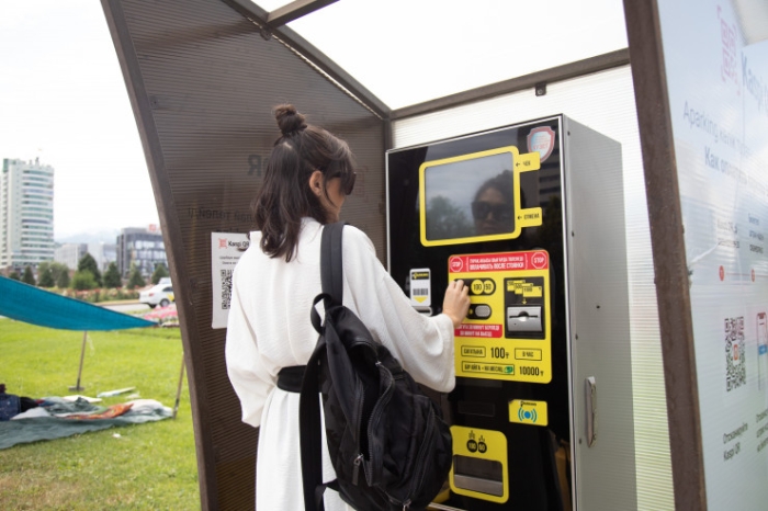 "Нарезаешь круги, что глаз начинает дергаться". Как алматинцы "дерутся" за парковки