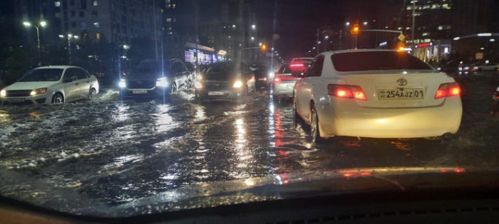 Астана снова "поплыла": дождь вызвал пробки на дорогах столицы