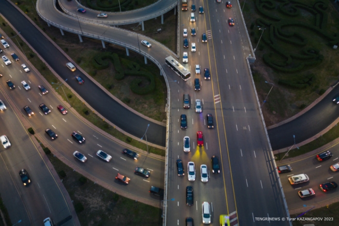 Расширение дорог не поможет? Что спасет от пробок Астану Расширение дорог не поможет? Что спасет от пробок Астану