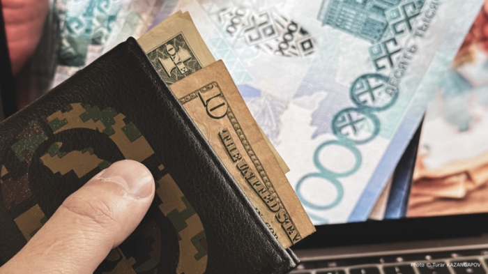 Курс доллара снижается на торгах Курс доллара снижается на торгах