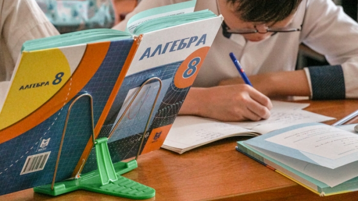 Родители устроили бунт против "шестидневки" в Карагандинской области Родители устроили бунт против "шестидневки" в Карагандинской области