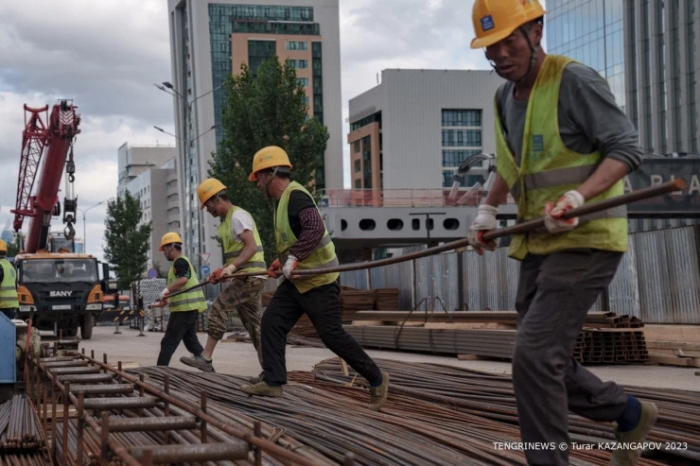 Тысяча китайцев и 1,2 миллиарда долларов. Как строят LRT в Астане