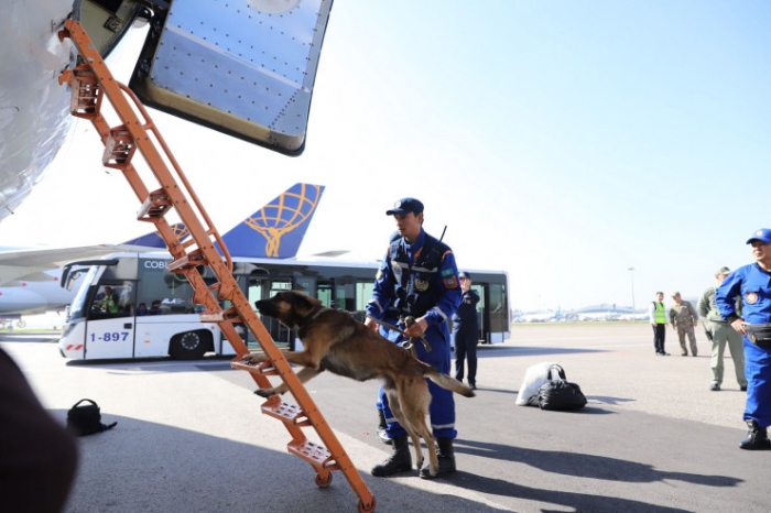 Казахстанские спасатели вылетели в Афганистан Казахстанские спасатели вылетели в Афганистан