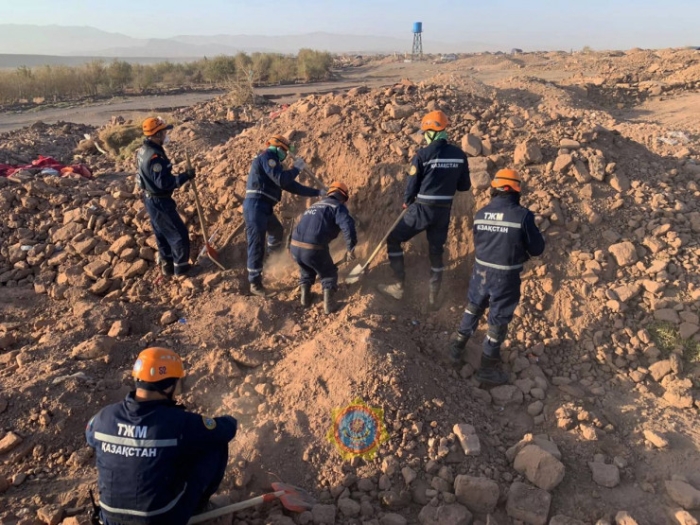 Тело мальчика извлекли казахстанские спасатели из-под завалов в Афганистане Тело мальчика извлекли казахстанские спасатели из-под завалов в Афганистане