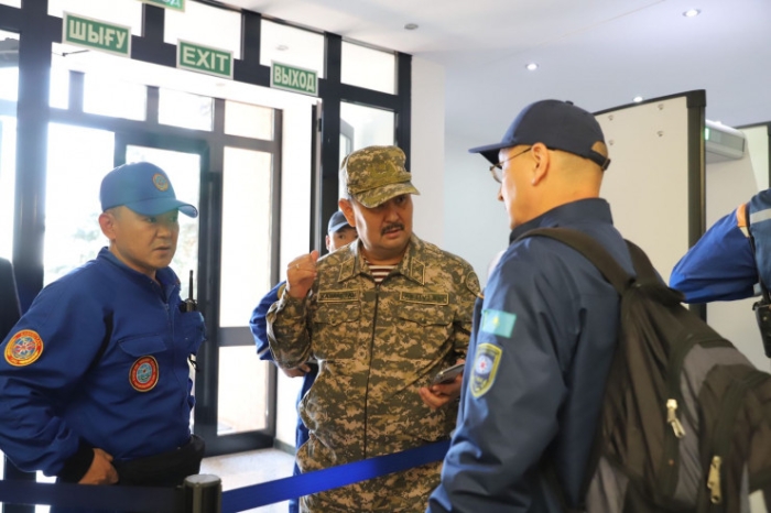 Казахстанские спасатели вылетели в Афганистан Казахстанские спасатели вылетели в Афганистан