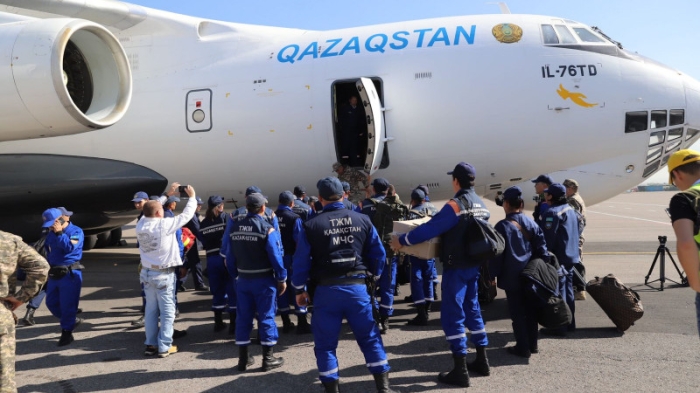 Казахстанские спасатели вылетели в Афганистан Казахстанские спасатели вылетели в Афганистан