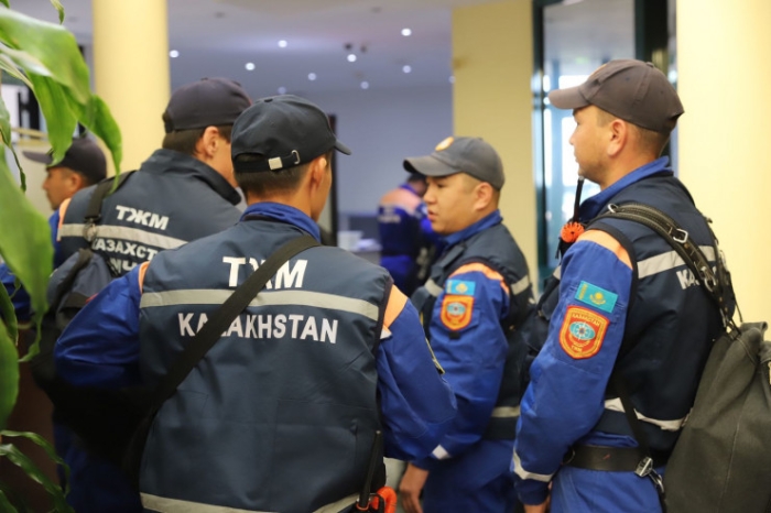 Казахстанские спасатели вылетели в Афганистан Казахстанские спасатели вылетели в Афганистан