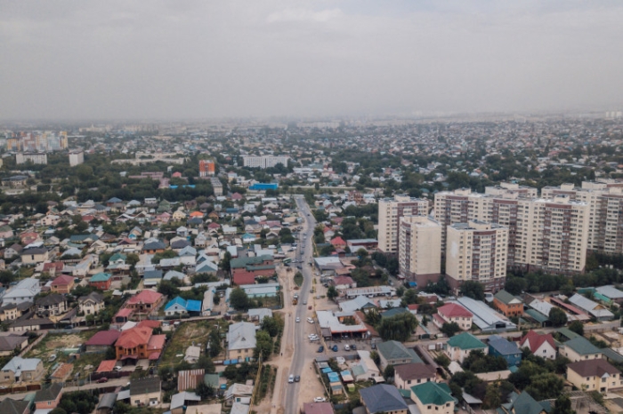 "В дождь можно заработать до 70 тысяч тенге в день". Как живут таксисты в Алматы