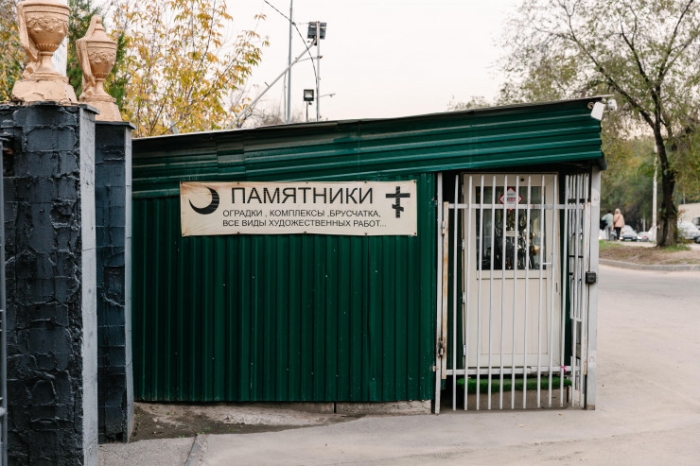 "Просят до 5 миллионов тенге за место". На кладбищах Алматы творится беспредел