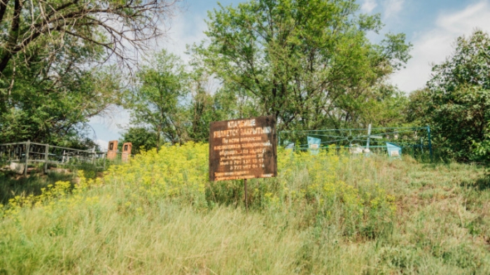 "Просят до 5 миллионов тенге за место". На кладбищах Алматы творится беспредел