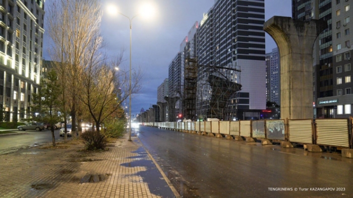 Опора LRT накренилась в Астане