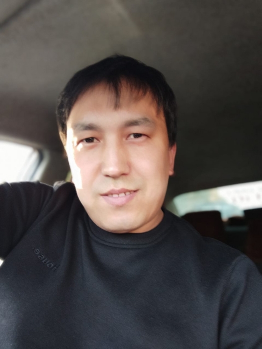 "В дождь можно заработать до 70 тысяч тенге в день". Как живут таксисты в Алматы