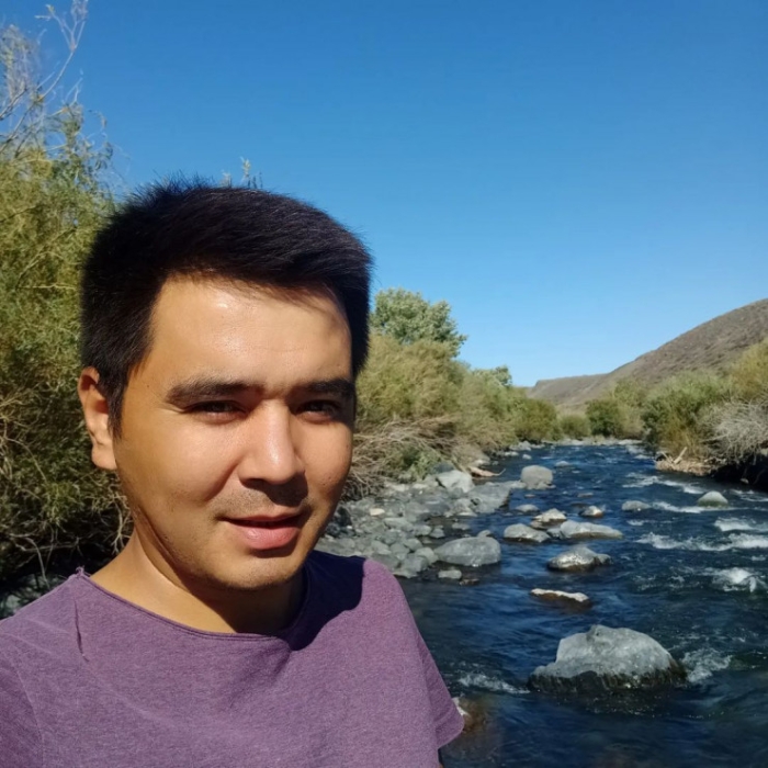 "В дождь можно заработать до 70 тысяч тенге в день". Как живут таксисты в Алматы