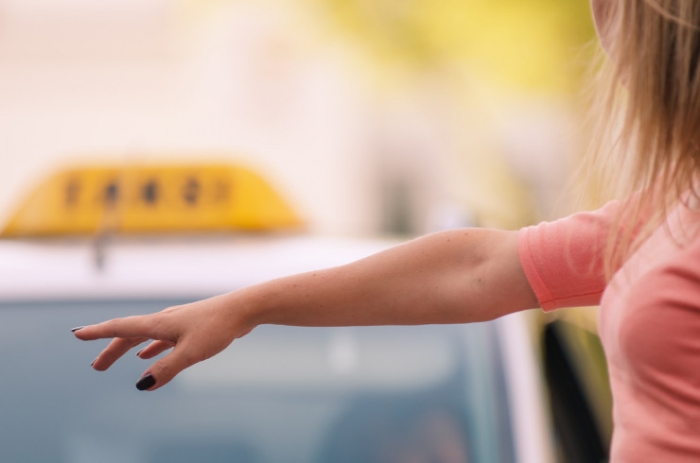 "В дождь можно заработать до 70 тысяч тенге в день". Как живут таксисты в Алматы