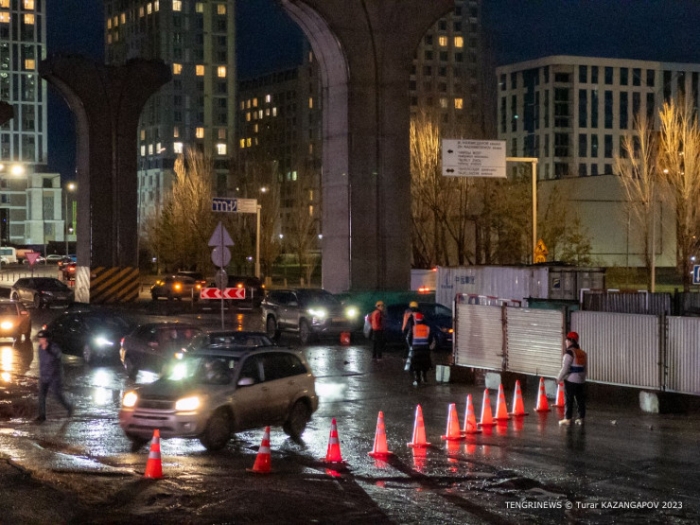Опора LRT накренилась в Астане