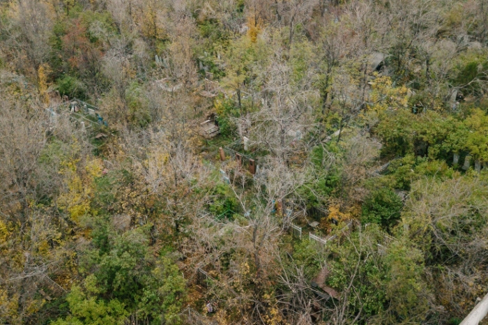 "Просят до 5 миллионов тенге за место". На кладбищах Алматы творится беспредел