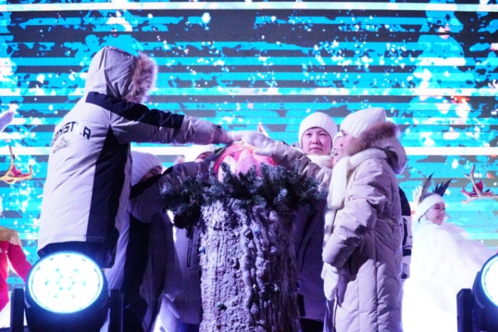 Главную елку зажгли в Астане Главную елку зажгли в Астане