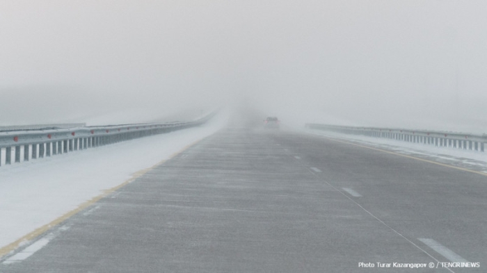 Дороги закрыли в 6 областях Казахстана из-за непогоды