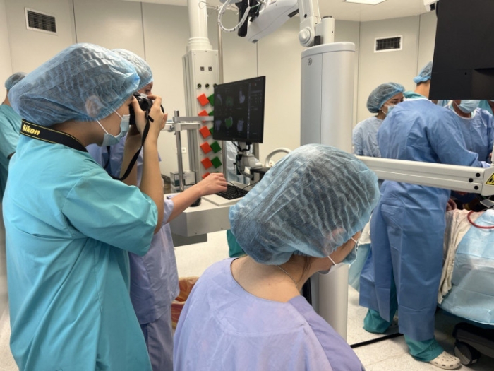 "Человек настолько точно не увидит": робота-хирурга впервые подключили к операции в Астане "Человек настолько точно не увидит": робота-хирурга впервые подключили к операции в Астане