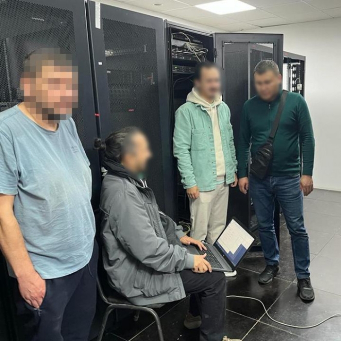 КНБ задержал мужчину за маскировку зарубежных номеров КНБ задержал мужчину за маскировку зарубежных номеров