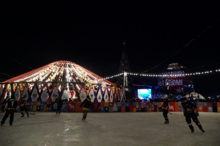 Главную елку зажгли в Астане Главную елку зажгли в Астане