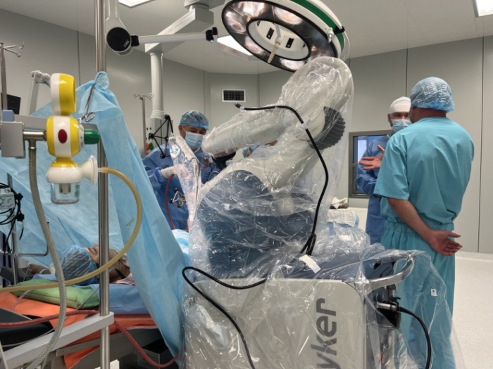 "Человек настолько точно не увидит": робота-хирурга впервые подключили к операции в Астане "Человек настолько точно не увидит": робота-хирурга впервые подключили к операции в Астане