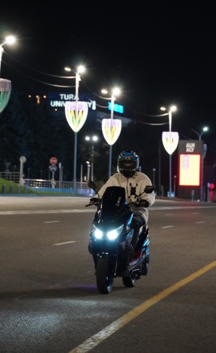 "Люди иногда просто не замечают нас". Как живут и сколько зарабатывают курьеры в Алматы "Люди иногда просто не замечают нас". Как живут и сколько зарабатывают курьеры в Алматы