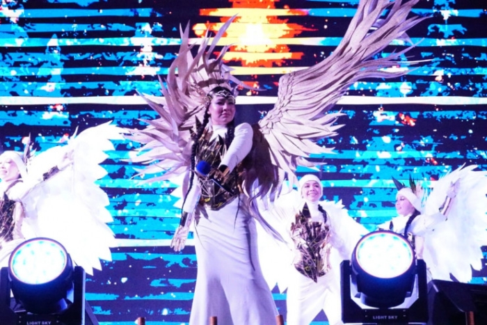 Главную елку зажгли в Астане Главную елку зажгли в Астане