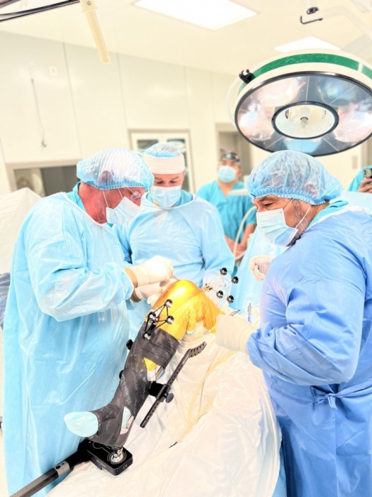 "Человек настолько точно не увидит": робота-хирурга впервые подключили к операции в Астане "Человек настолько точно не увидит": робота-хирурга впервые подключили к операции в Астане