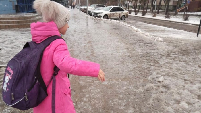 Коллапс на дорогах из-за гололеда: школьников снова перевели на "дистанционку" в Костанайской области Коллапс на дорогах из-за гололеда: школьников снова перевели на "дистанционку" в Костанайской области