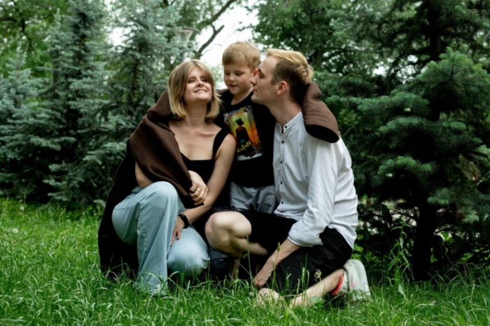 "Казахстанцы до сих пор нас удивляют". Как пара из России ставит спектакли на казахском языке