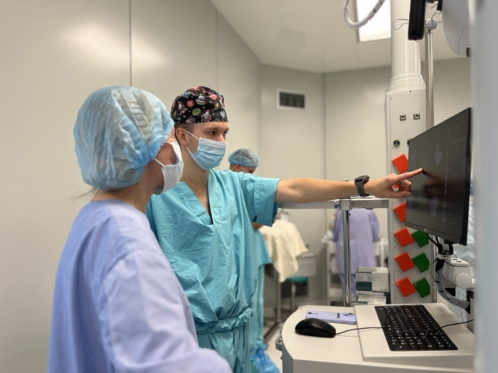 "Человек настолько точно не увидит": робота-хирурга впервые подключили к операции в Астане "Человек настолько точно не увидит": робота-хирурга впервые подключили к операции в Астане