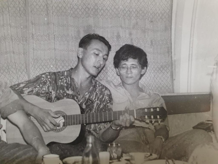 Пел детям и дарил плейлисты. Любимая музыка Батыра Казыбаева Пел детям и дарил плейлисты. Любимая музыка Батыра Казыбаева