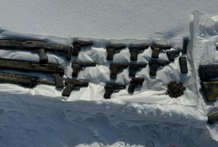 КНБ нашел в Алматы тайник с автоматами, пистолетами и гранатами